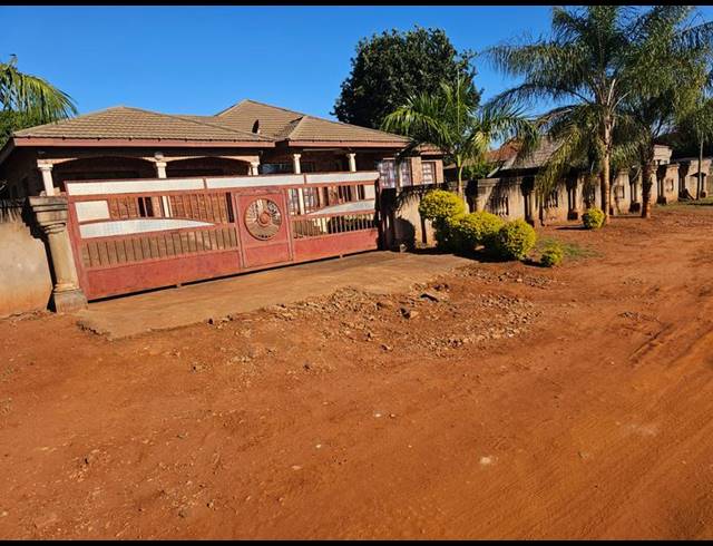 4 BEDROOM HOUSE FOR SALE IN THOHOYANDOU M